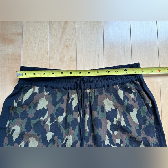 Topshop Cropped Camo Pants in Size 6 - Picture 6 of 9